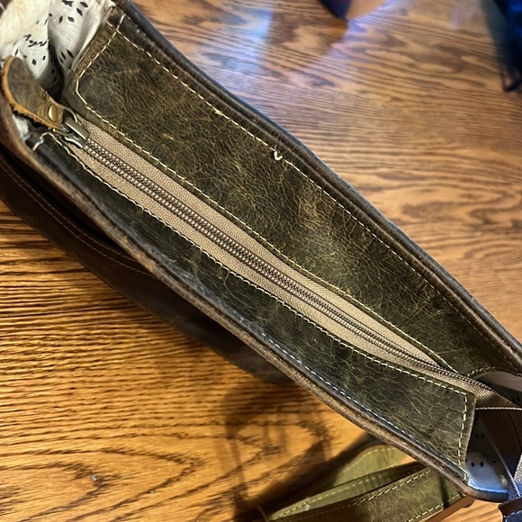 Myra crossbody or shoulder bag with adjustable strap thick durable leather - Picture 9 of 10